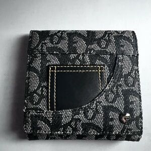 Dior wallet. Navy logo like new